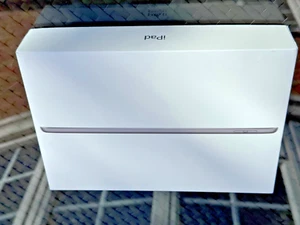 Apple iPad 9th Gen. 256GB, Wi-Fi, 10.2 in - Space Grey, bundle, free postage - Picture 1 of 5