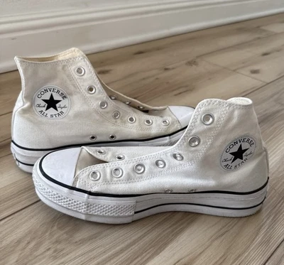 Sapatos femininos Converse Chuck Taylor All Star Lift Hi de lona 560846C usado tamanho 9  - Imagem 1 de 4
