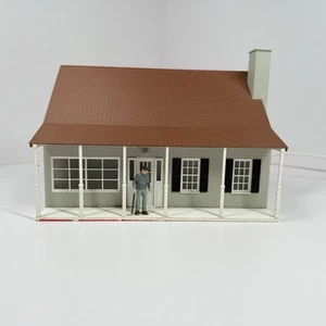 O Gauge Lionel Illuminated Suburban House #6-34108 - Picture 1 of 14