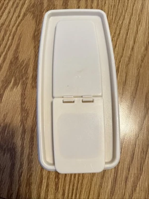 Хранитель хлопьев Rubbermaid Servin Saver 0089 #3 с откидной крышкой из миндаля винтажный - Изображение 1 из 4