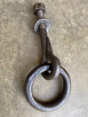 Ancien anneau en fer forgé, ferrure - Photo 1/2