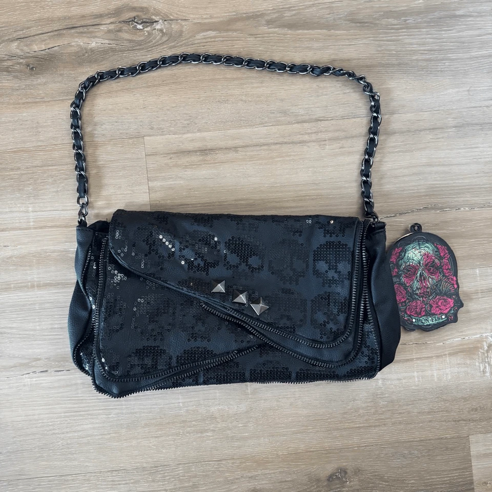 Puño de Hierro Para Mujer Ruff Rider Bolso de Mano Lentejuelas Calavera Tachonado Bikercore Cadena Correa Foto 1 de 4