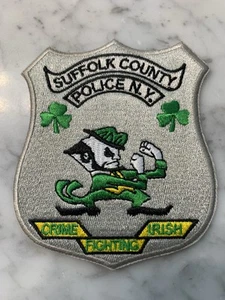 SUFFOLK COUNTY POLIZEI VERBRECHENSBEKÄMPFUNG IRISCHER KOBOLD LONG ISLAND PATCH NEW YORK - Bild 1 von 2