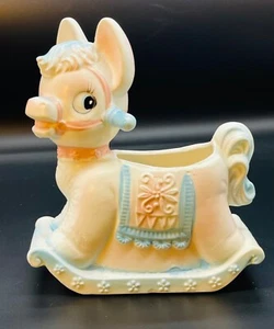 Maceta Caballo Mecedor Inarco Etiqueta Cerámica E-3674 Rosa Azul Vivero Pintado a Mano - Imagen 1 de 9