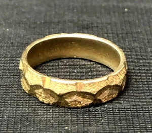 Goldfarbener Ring mit gebürstetem und flachem Design am Band Gr. 5,75 Vintage - Bild 1 von 3
