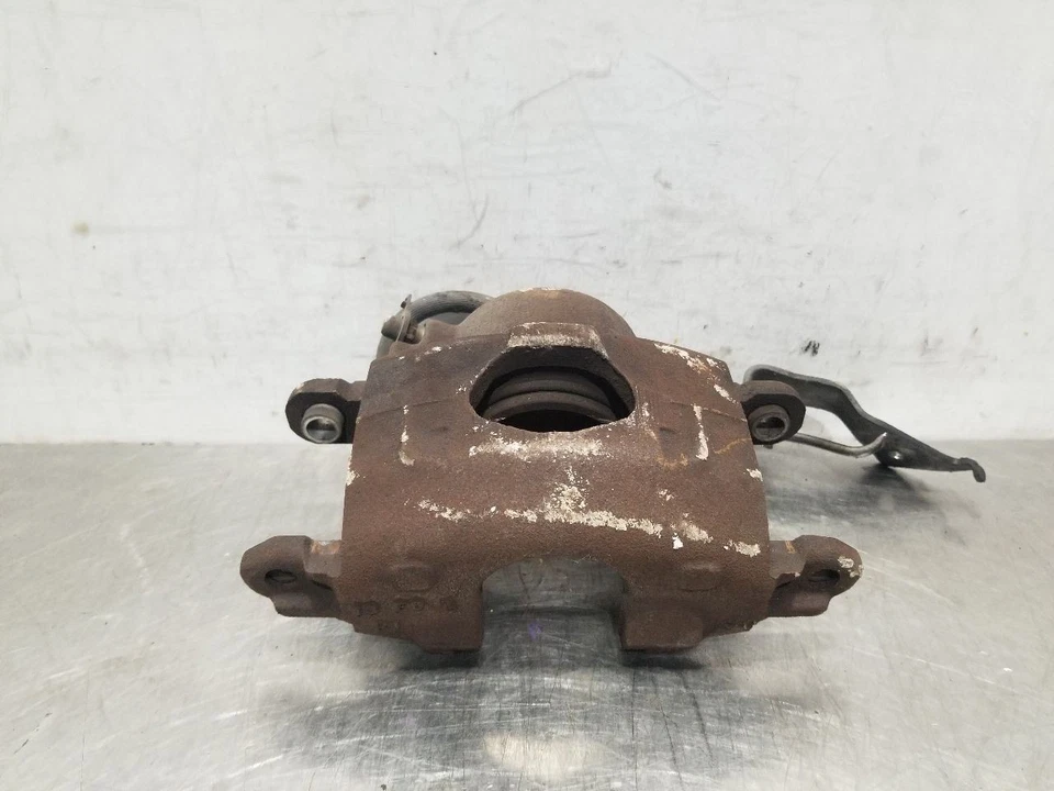 96 1996 Buick Roadmaster Sedán Pinza de freno conductor delantero izquierdo Foto 1 de 4