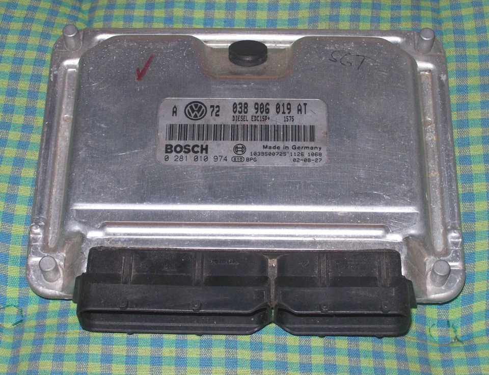 Centralina VW Bora/Golf 1.9 AXR 038906019AT MAP SW 27.08.2002 0281010974 - Immagine 1 di 1