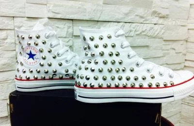 Custom Converse Bianche Bianco High Alte con Borchie Argento Skull Studs Clean - Immagine 1 di 4