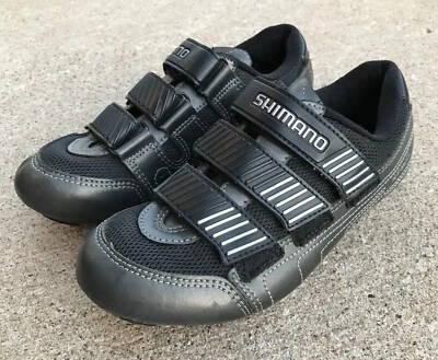 Sapatos de ciclismo Shimano SH RA-80 3 parafusos, masculino tamanho 5 EUA, 38 UE, Wmns. 6,5 EUA, EUC - Imagem 1 de 4