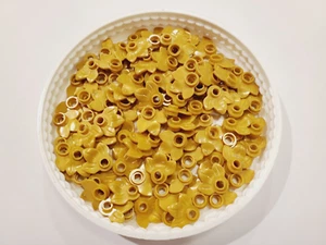100x - LEGO Pearl Gold Plant Plate, Round 1 x 1 with 3 Leaves (32607) new - Bild 1 von 1