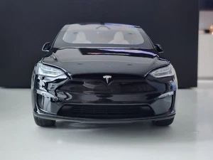 1:18 Tesla Model X Plaid Black EV Dealer Edition Diecast - Picture 1 of 9