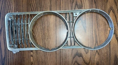 1971 1972 Mercury Cougar LH / DS Headlight Door  Grille Bezel Extension OEM ORIG Foto 1 de 3