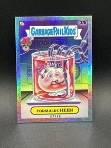 Garbage Pail Kids 40 aniversario - Formalde Heidi #27b borde azul/99 GPK - Imagen 1 de 2