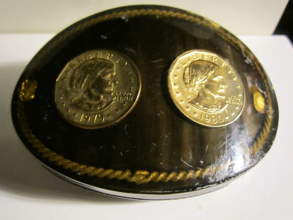 CINTURÓN MONEDA DOBLE DÓLAR HEBILLA 1979 Y 1980 LACA HEBILLA GRUESA - GW-26 Foto 1 de 4