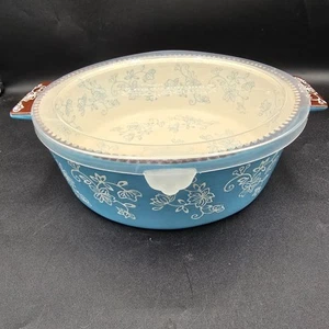 Temp-tations by Tara FLORAL LACE 2 Quart Kasserolle HELLBLAU mit Kunststoffdeckel - Bild 1 von 11