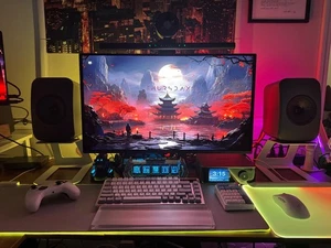 ASUS - ROG Swift 27" 4K OLED 240Hz 0.03ms Gaming Monitor with FreeSync Premiu... - Picture 1 of 7