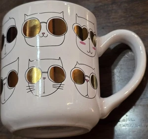 Tazza caffè grande 41/2" Sheffield Home "Check Meow-T" gatti freddi in oro occhiali da sole - Foto 1 di 7