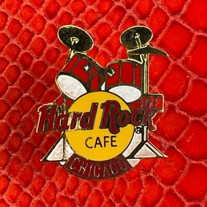 CHICAGO USA🎸Hard Rock CAFE®HRC PIN🎸CLASSIC YELLOW LOGO BROWN LET. RED DRUMS🎗 - Picture 1 of 3