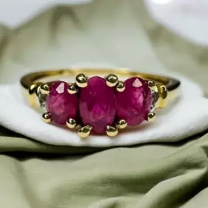 10K Gold -VINTAGE -Natural Burmese Ruby Diamond Ring- 3/4CT -Size 7 -Three Stone - Picture 1 of 16
