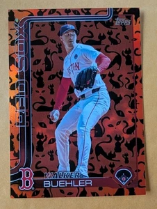 Actualización Topps 2025 Halloween Gatos Negros Naranja/10 SSP Walker Buehler Medias Rojas  - Imagen 1 de 2