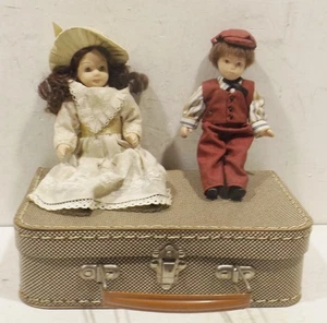 Kleiner alter Kinder Puppenkoffer 22x 15x 7cm vintage mit 2 Püppchen - Bild 1 von 9