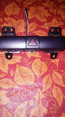 2008 Dodge Caliber fabricante de equipamento original 4 wayflasherbuton p04602714ad USADO serve nesta marca e modelo - Imagem 1 de 4