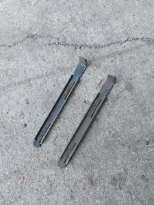 Haltestifte Scheinwerfer Ford Mondeo 3 Mk3 - Bild 1 von 1