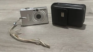 Vtg CANON PowerShot SD200 Digital Elph 3.2MP 3x Zoom FOR PARTS/REPAIR UNTESTED - Picture 1 of 16