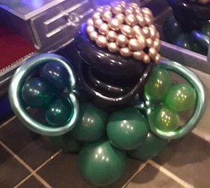 ☘Lucky Shamrocks☘Pot of Gold with Shamrocks☘Balloon in a Box☘ - Picture 1 of 2