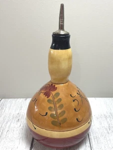 FRASCO DE ACEITE AMBIENTE ROMANCE NANETTE VACHER CON BOQUILLA DE LLOVIZNA 10 1/4" ROJO Y AMARILLO - Imagen 1 de 5