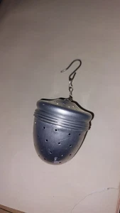 Infusor colador de bolas de té bellota de aluminio vintage con gancho y cadena - Imagen 1 de 5
