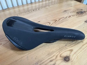 Fizik Aliante R1 Carbon Bike Saddle - Picture 1 of 9