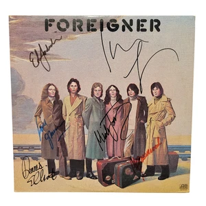 Straniero firmato lp autotitolata da 6 musicisti - Foto 1 di 2