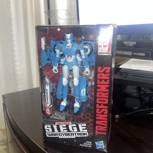 Transformers Chromia Action Figure - War For Cybertron : Seige - Picture 1 of 3