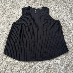 ADRIANNA PAPELL Women Pleated Top Size MEDIUM Sleeveless Blouse Black Relaxed - Picture 1 of 6