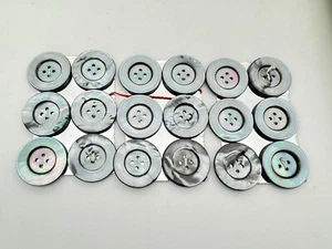 18 Knöpfe, ca. 3 cm, Perlmutt - Bild 1 von 1