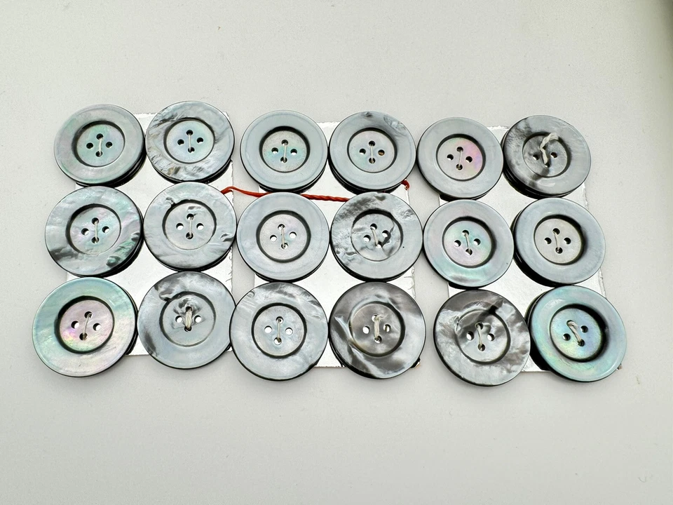 18 Knöpfe, ca. 3 cm, Perlmutt - Bild 1 von 1