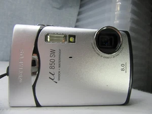 Cámara digital Olympus u 850 SW impermeable lente zoom óptico 3x PROBADO Y FUNCIONANDO - Imagen 1 de 3