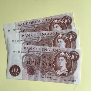 Bank of England 10 Shillings Banknotes Run of 3 notes J Q Hollom AZ993 - Picture 1 of 4