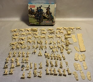 VINTAGE AIRFIX 1:76 HO/OO WATERLOO FRENCH & BRITISH INFANTRY PLASTIC FIGURES - Picture 1 of 6