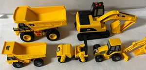 Lotto 5 CAT Caterpillar Veicoli da Costruzione Camion in Plastica Escavatore, 1 con SUONO - Foto 1 di 3