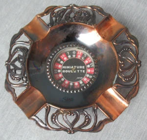 Juego de Ruleta Miniatura en Bandeja de Cenizas de Metal - Hecho en Japón - 5" de Ancho - 208 - Imagen 1 de 8