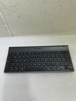 Logitech Y-R0021 Tablet Keyboard QWERTY  for iPad Bluetooth - Good  Condition - Image 1 of 4