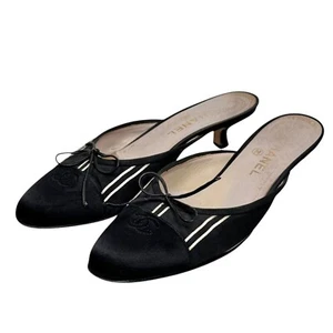 Tacchi a spillo vintage CHANEL raso berretto toemule taglia 9,5 nero bianco righe CC fiocco - Foto 1 di 13