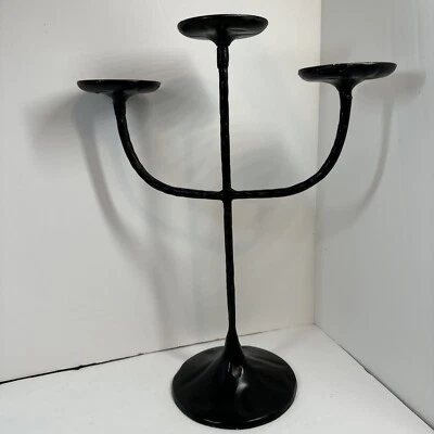 Candelabro portavelas Pottery Barn Outlet hierro martillado negro de tres brazos Foto 1 de 4