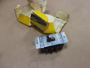 HUBBELL 7810-UD 600 VAC 30A Interruttore 3 Poli Manuale Motore Starter Controller 240 AC - Foto 1 di 11