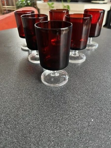 Lot de 6 Petits Verres à Pied Luminarc Rouge Rubis - Années 70 - Picture 1 of 8
