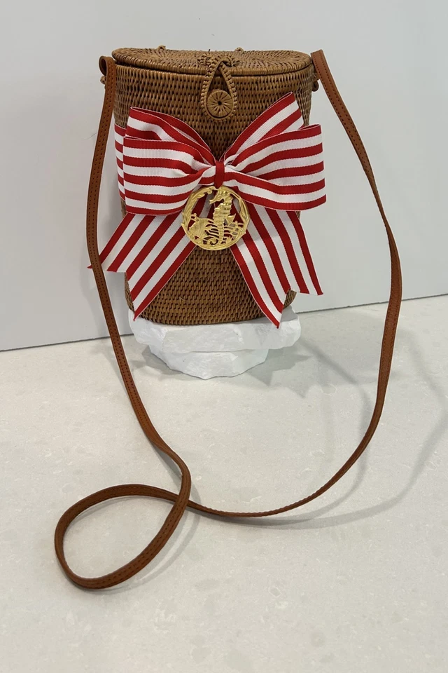 Bolso Bandolera Raro Vintage Bosom Buddy Paja Rojo Blanco Cinta Caballito de Mar Dije Foto 1 de 4