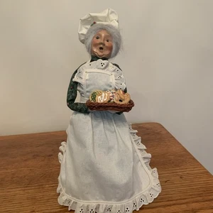 Vintage Byers Choice 2002 Caroler Backt Mrs. Claus Cookies - Bild 1 von 22
