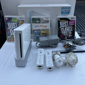 Wii RVL-101 white Console with Sensor Bar, AV, Power Supply, 2 controller,3Games - Picture 1 of 13